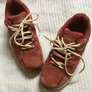 Vionic sneakers
